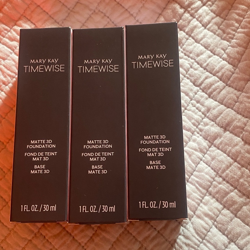 3 Mary Kay Timewise Matte 3D Foundation  Bronze C 160 oil control 12 hour wear